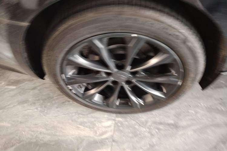 Used Cadillac CT5 2021 28T Advanced Sport Model Right Rear Wheel Hub