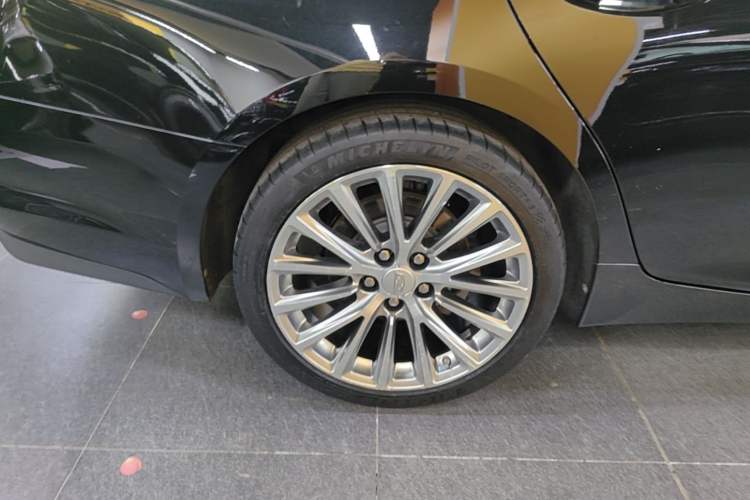 Used Cadillac CT5 2021 28T Prestige Edition Right Rear Wheel Hub