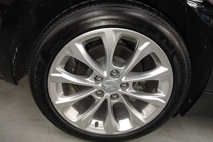 Used Cadillac CT5 2021 28T Luxury Model Right Rear Wheel Hub