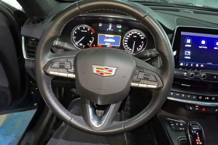 Used Cadillac CT5 2021 28T Luxury Model Steering Wheel