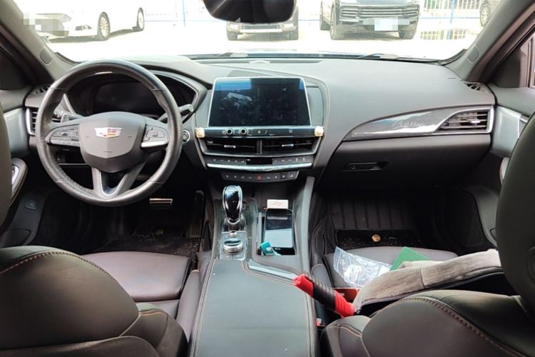 Used Cadillac CT5 2021 28T Platinum Edition Center Console