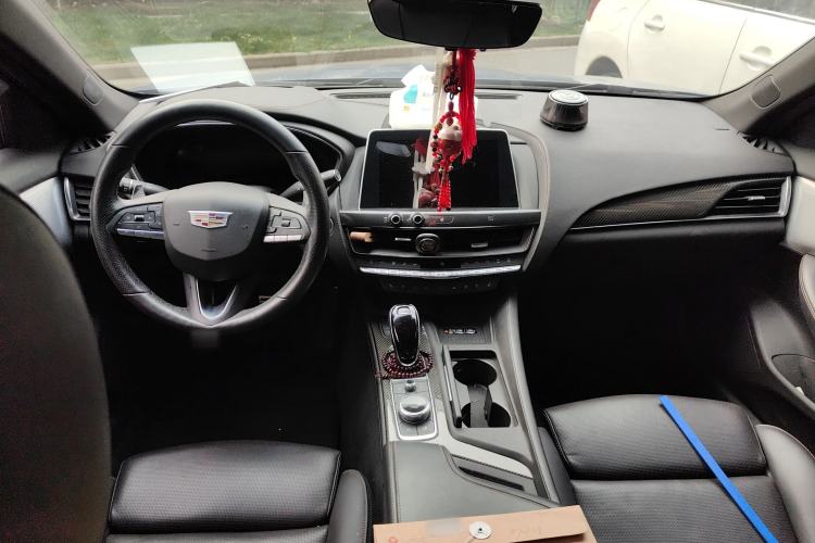 Used Cadillac CT5 2021 28T Platinum Edition Center Console