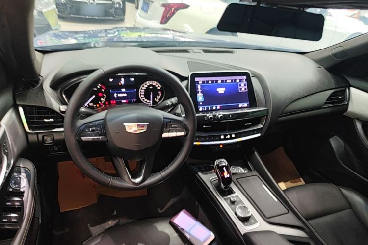 Used Cadillac CT5 2021 28T Luxury Model Center Console