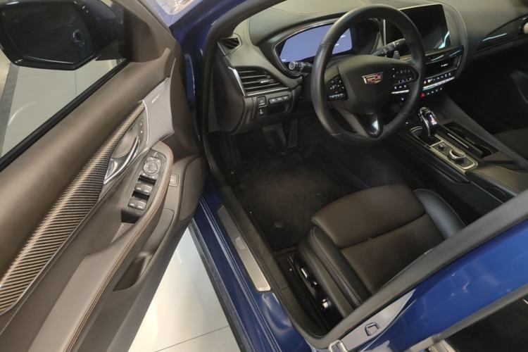 Used Cadillac CT5 2021 28T Platinum Edition Driver Seat