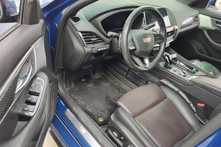 Used Cadillac CT5 2021 28T Platinum Edition Driver Seat
