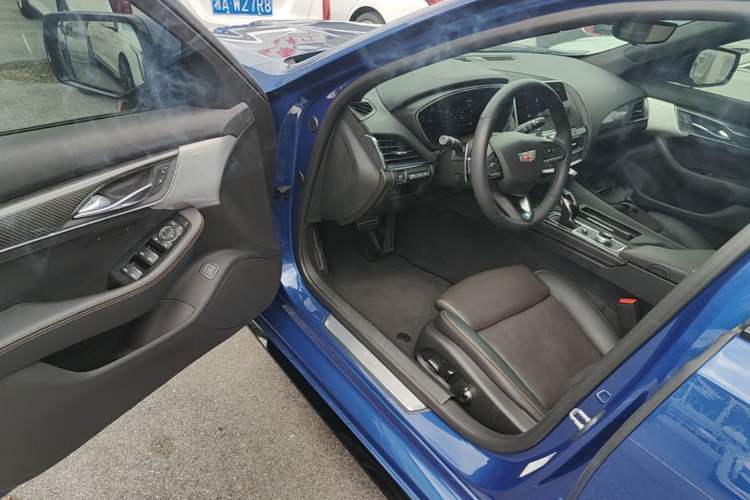 Used Cadillac CT5 2021 28T Platinum Edition Driver Seat