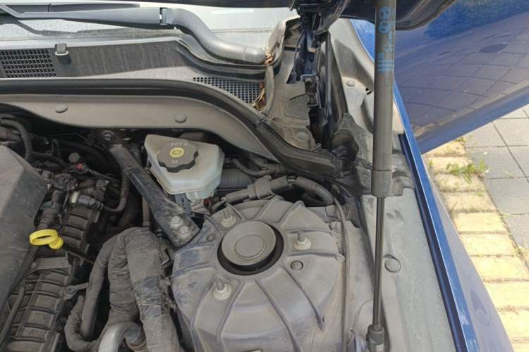 Used Cadillac CT5 2021 28T Platinum Edition Engine Bay Left