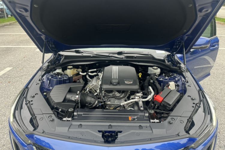 Used Cadillac CT5 2021 28T Advanced Sport Model Engine Bay