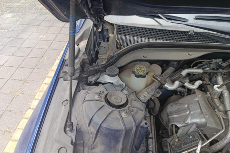 Used Cadillac CT5 2021 28T Platinum Edition Engine Bay Right
