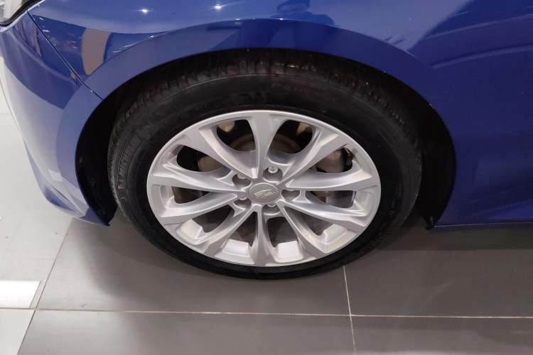 Used Cadillac CT5 2021 Revised 28T Luxury Version Left Front Wheel Hub