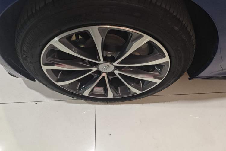 Used Cadillac CT5 2021 28T Advanced Sport Model Left Front Wheel Hub