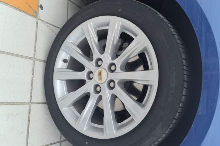 Used Cadillac CT5 2021 28T Tech Edition Left Front Wheel Hub