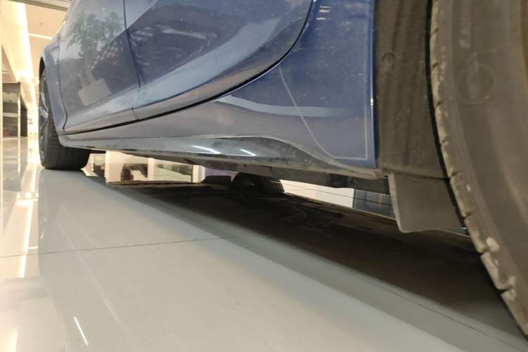 Used Cadillac CT5 2021 28T Platinum Edition Left Side Sill