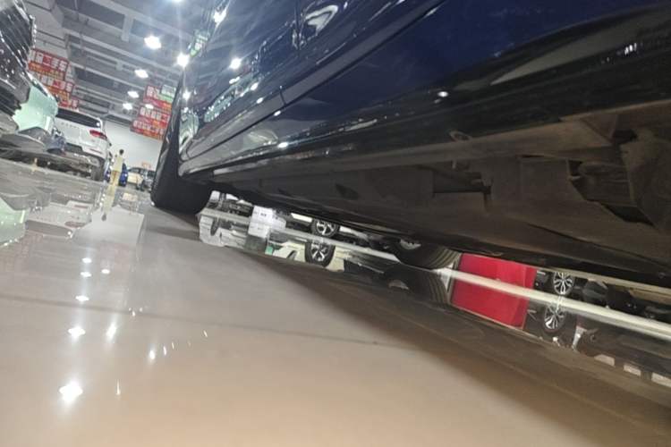 Used Cadillac CT5 2021 28T Advanced Sport Model Left Side Sill