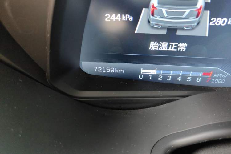 Used Cadillac CT5 2021 28T Platinum Edition Odometer Close Up