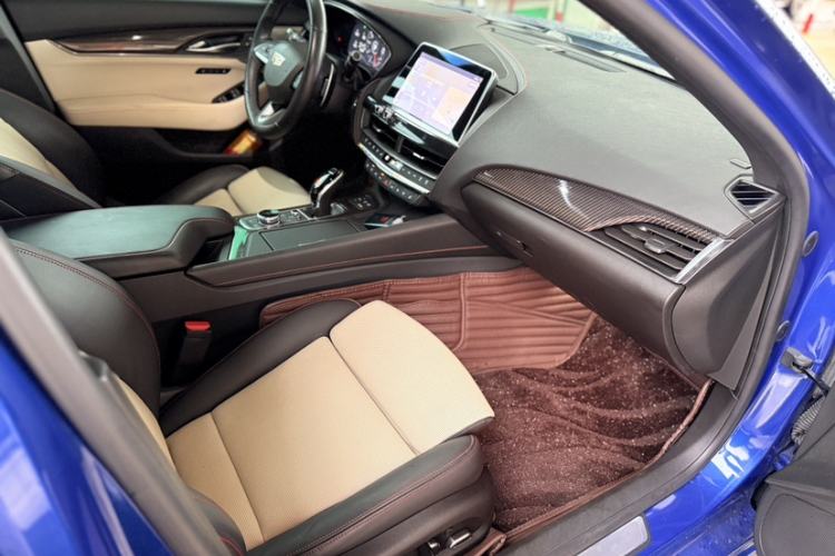 Used Cadillac CT5 2021 28T Platinum Sport Model Right Front Seat