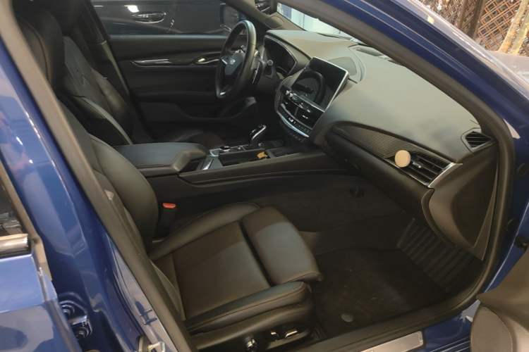 Used Cadillac CT5 2021 28T Platinum Edition Right Front Seat