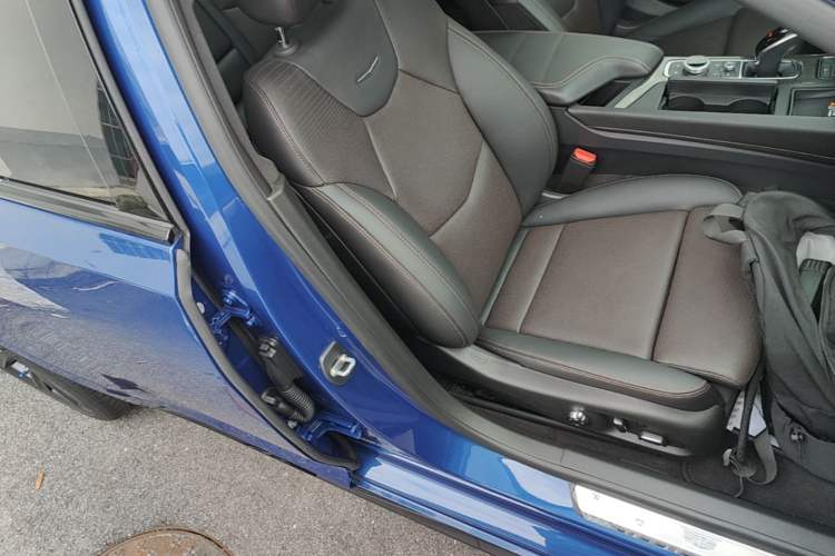 Used Cadillac CT5 2021 28T Platinum Edition Right Front Seat