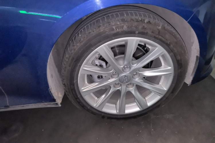 Used Cadillac CT5 2021 Revised 28T Luxury Version Right Front Wheel Hub