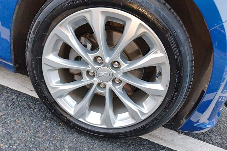 Used Cadillac CT5 2021 28T Luxury Model Right Front Wheel Hub