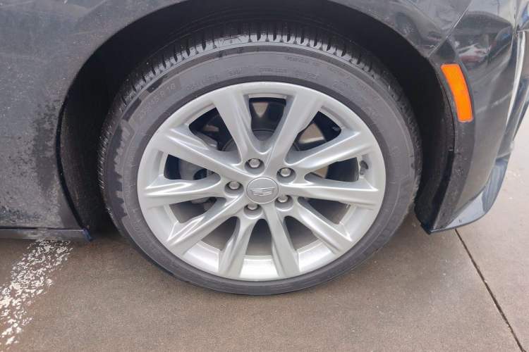 Used Cadillac CT5 2021 28T Fashion Edition Right Front Wheel Hub