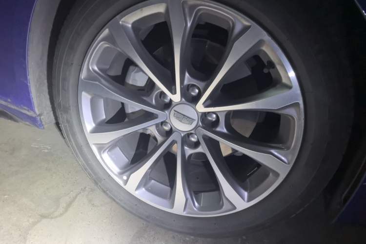 Used Cadillac CT5 2021 28T Advanced Sport Model Right Front Wheel Hub