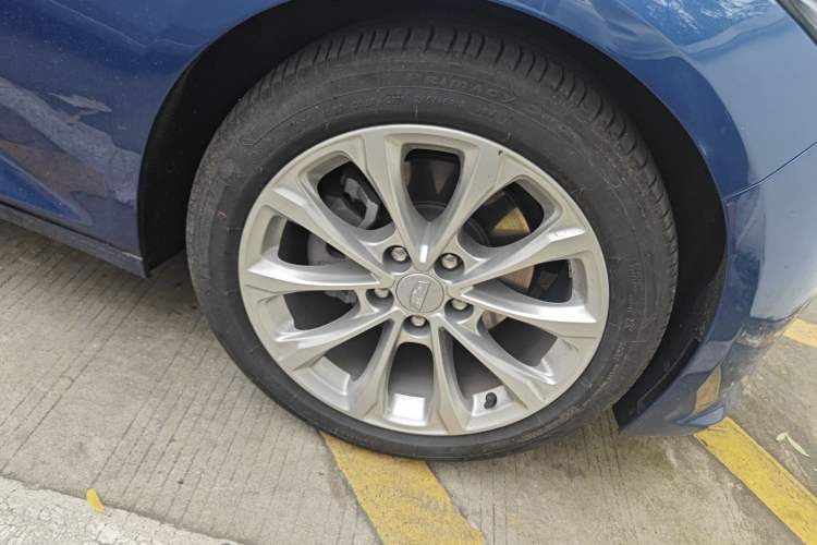 Used Cadillac CT5 2021 Revised 28T Luxury Version Right Front Wheel Hub
