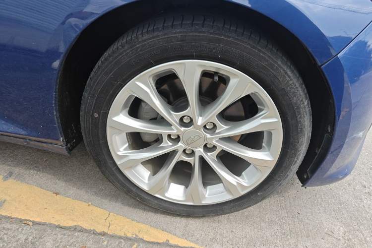 Used Cadillac CT5 2021 28T Luxury Model Right Front Wheel Hub