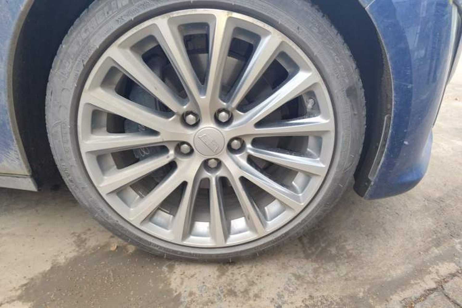 Used Cadillac CT5 2021 28T Prestige Edition Right Front Wheel Hub