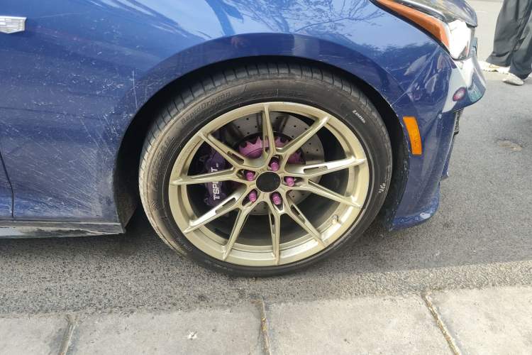 Used Cadillac CT5 2021 28T Prestige Edition Right Front Wheel Hub