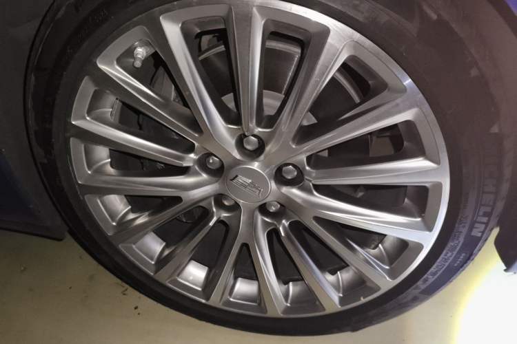 Used Cadillac CT5 2021 28T Prestige Edition Right Front Wheel Hub