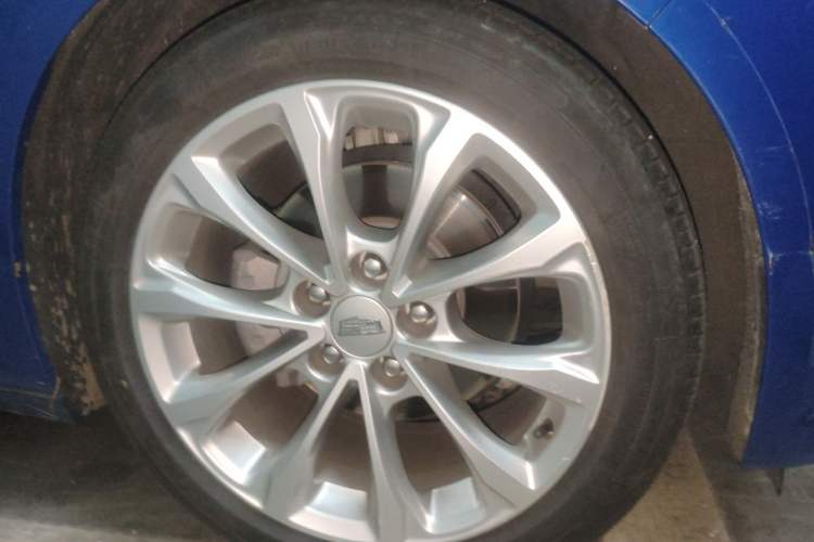 Used Cadillac CT5 2021 28T Fashion Edition Right Front Wheel Hub