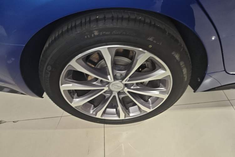 Used Cadillac CT5 2021 28T Advanced Sport Model Right Rear Wheel Hub