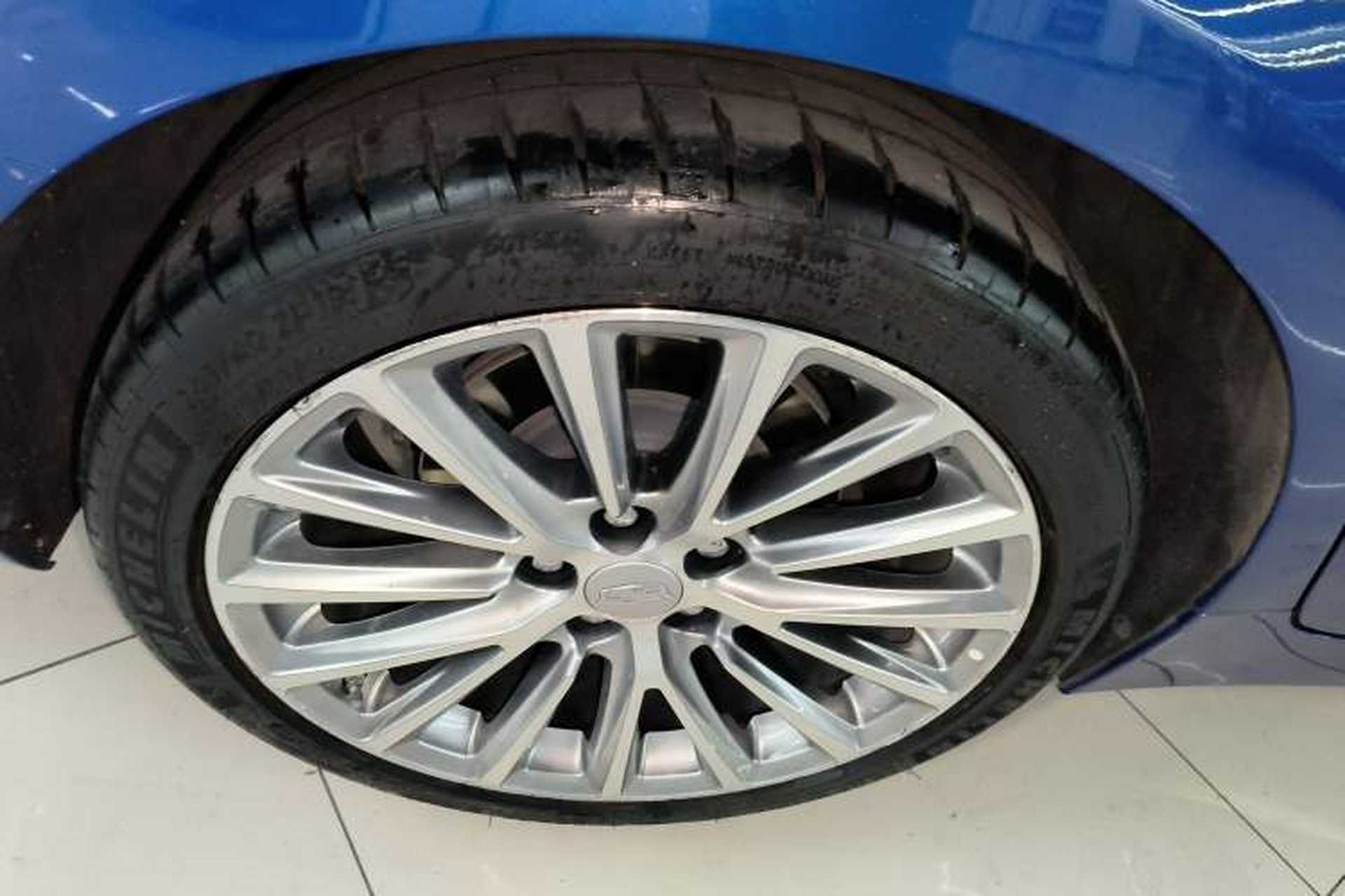 Used Cadillac CT5 2021 Revised Version 28T Premium Edition Right Rear Wheel Hub
