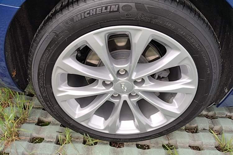 Used Cadillac CT5 2021 28T Luxury Model Right Rear Wheel Hub