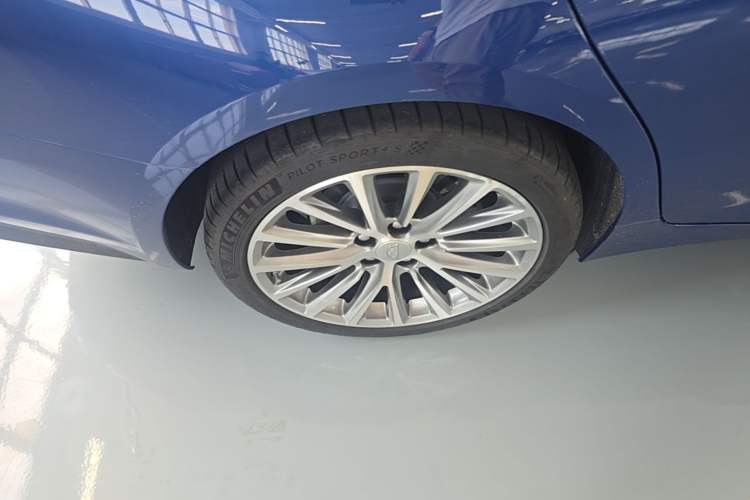 Used Cadillac CT5 2021 28T Prestige Edition Right Rear Wheel Hub