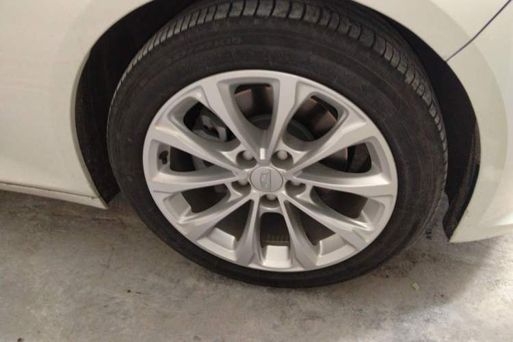 Used Cadillac CT5 2021 Revised 28T Luxury Version Right Front Wheel Hub