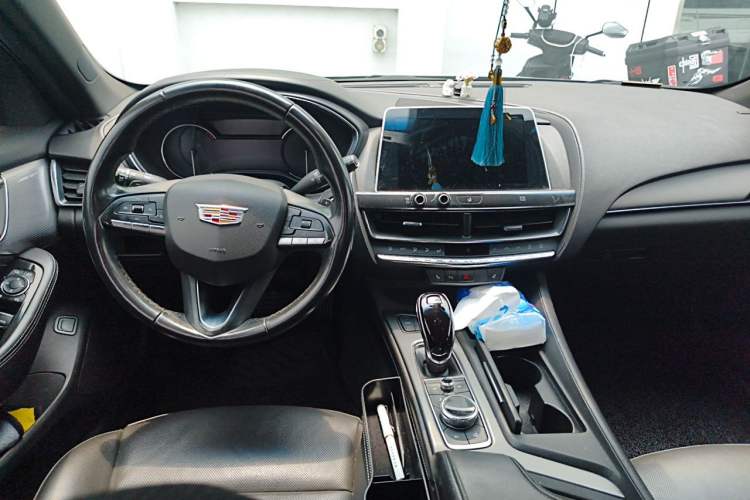 Used Cadillac CT5 2021 28T Luxury Model Center Console
