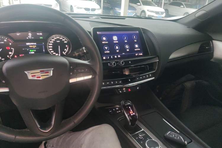 Used Cadillac CT5 2021 28T Luxury Model Center Console