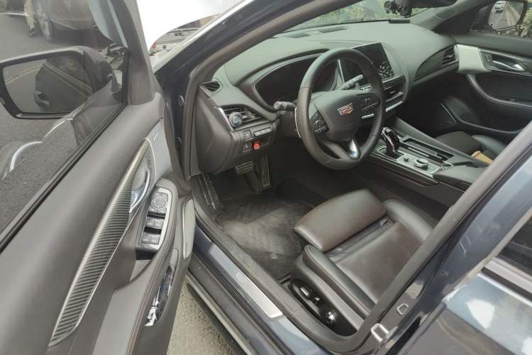 Used Cadillac CT5 2021 28T Platinum Sport Model Driver Seat