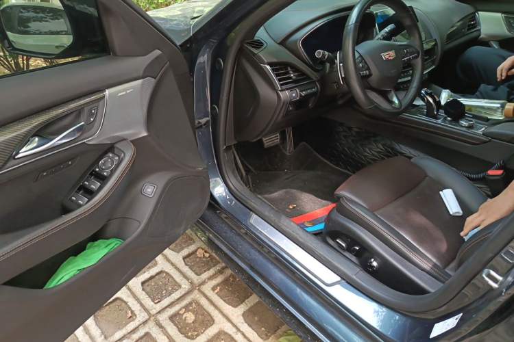 Used Cadillac CT5 2021 28T Platinum Sport Model Driver Seat