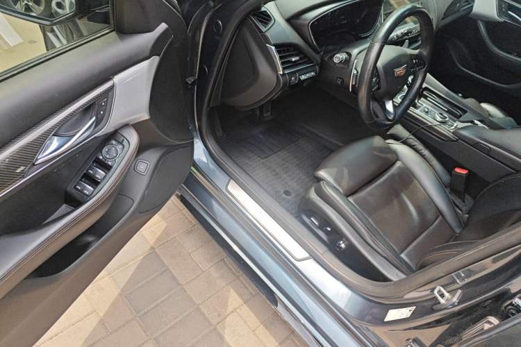 Used Cadillac CT5 2021 28T Platinum Edition Driver Seat