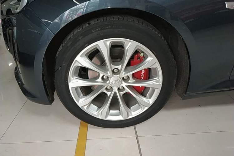 Used Cadillac CT5 2021 Revised 28T Luxury Version Left Front Wheel Hub