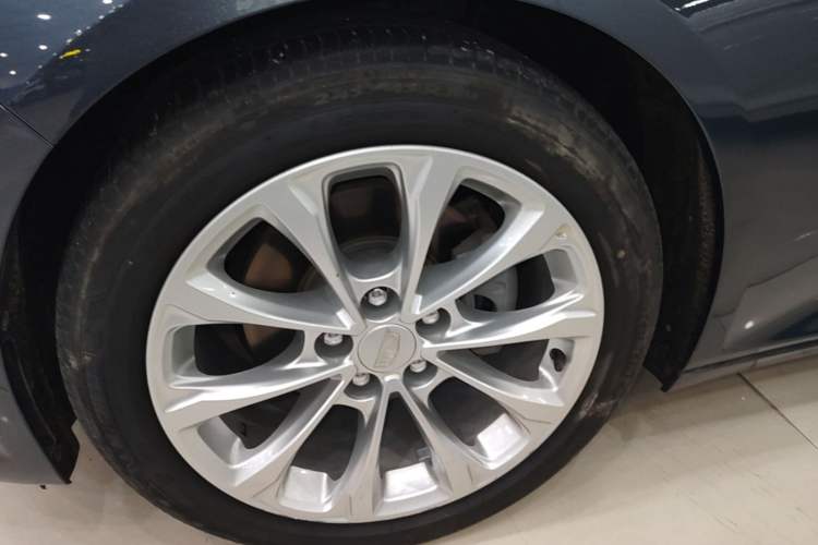 Used Cadillac CT5 2021 28T Luxury Model Left Front Wheel Hub