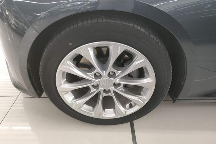 Used Cadillac CT5 2021 Revised 28T Luxury Version Left Front Wheel Hub
