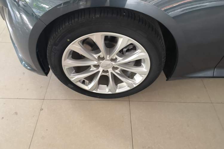 Used Cadillac CT5 2021 28T Luxury Model Left Front Wheel Hub