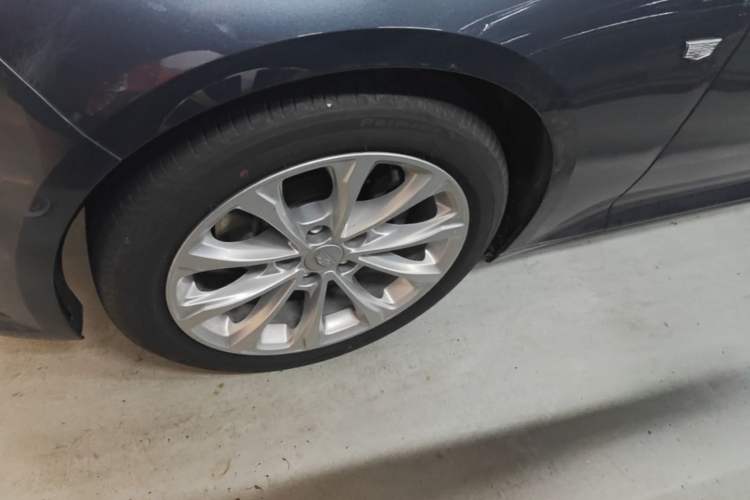 Used Cadillac CT5 2021 Revised 28T Luxury Version Left Front Wheel Hub