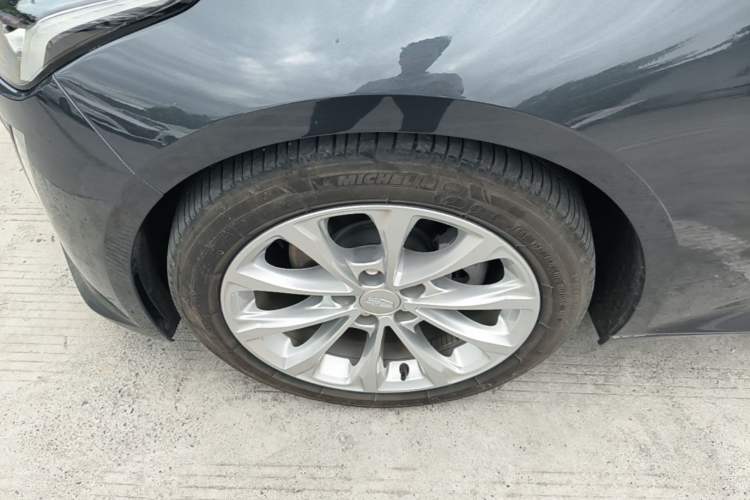 Used Cadillac CT5 2021 Revised 28T Luxury Version Left Front Wheel Hub