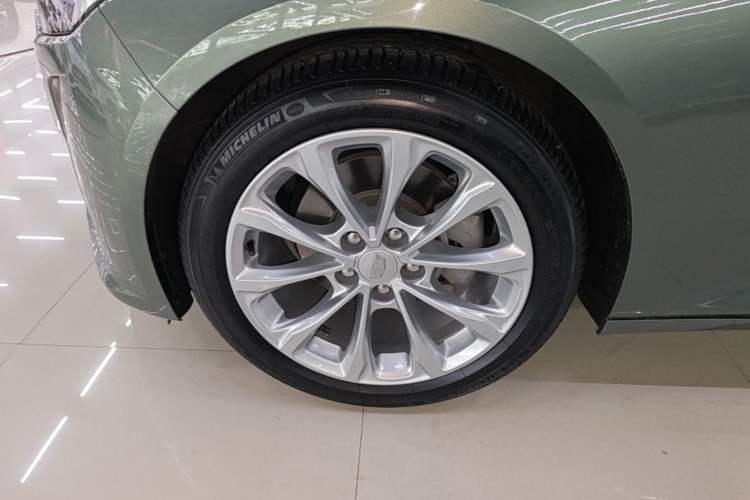 Used Cadillac CT5 2021 Revised 28T Luxury Version Left Front Wheel Hub