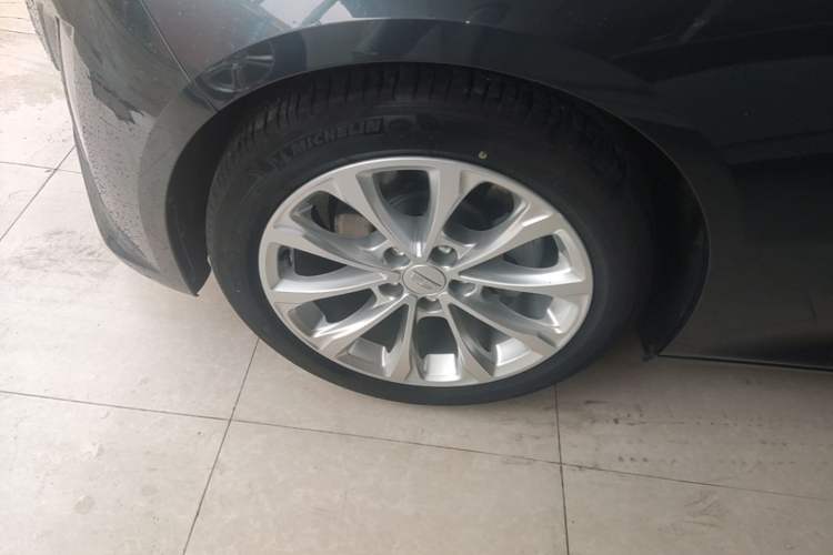 Used Cadillac CT5 2021 28T Luxury Model Left Front Wheel Hub